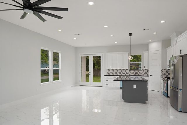 511 Laurel Street, La Marque, TX 77568