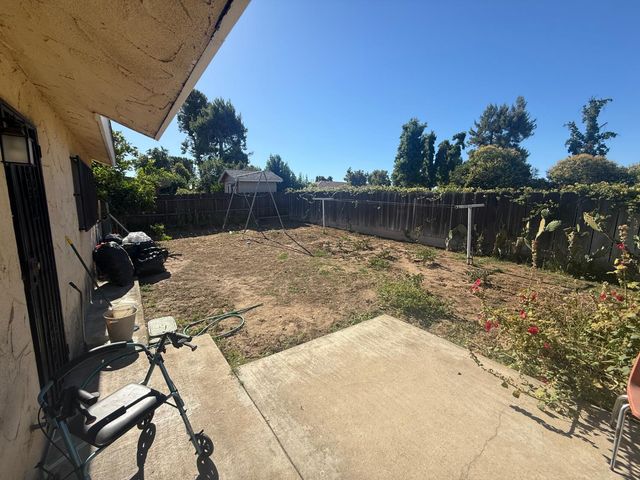 829 Ashlan Way, Madera, CA 93638