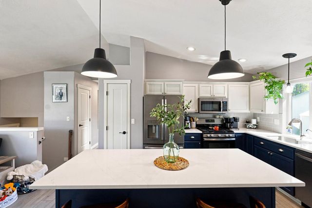 416 E Blackhawk Dr, Spokane, WA 99208