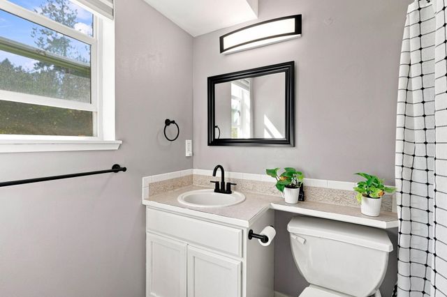 416 E Blackhawk Dr, Spokane, WA 99208