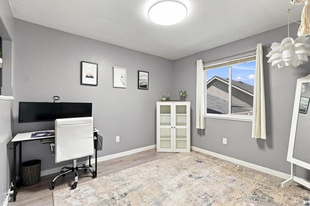 416 E Blackhawk Dr, Spokane, WA 99208
