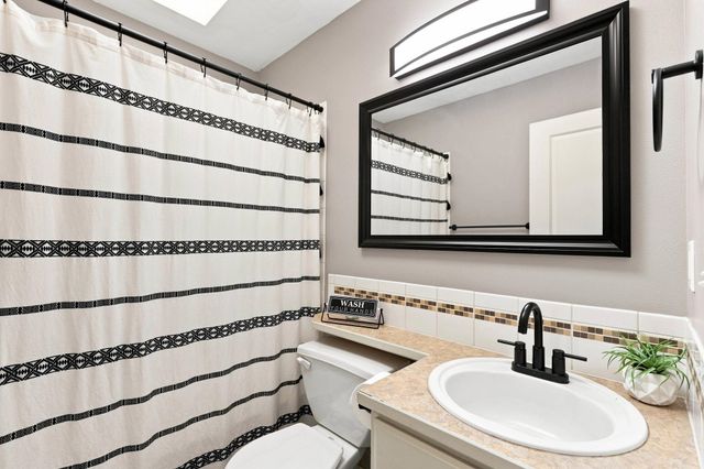 416 E Blackhawk Dr, Spokane, WA 99208