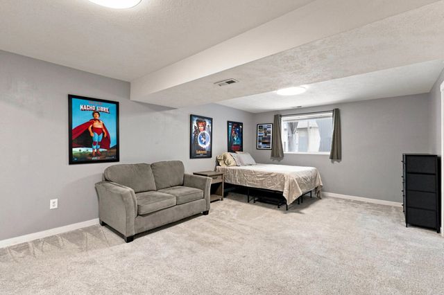 416 E Blackhawk Dr, Spokane, WA 99208