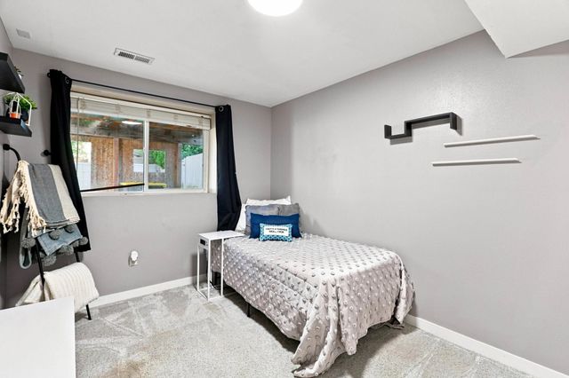 416 E Blackhawk Dr, Spokane, WA 99208