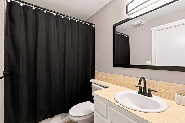 416 E Blackhawk Dr, Spokane, WA 99208