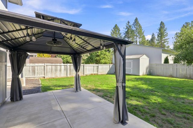 416 E Blackhawk Dr, Spokane, WA 99208