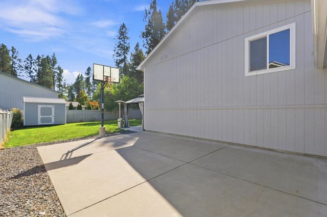 416 E Blackhawk Dr, Spokane, WA 99208