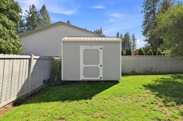 416 E Blackhawk Dr, Spokane, WA 99208