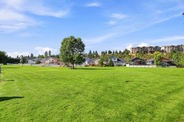 416 E Blackhawk Dr, Spokane, WA 99208