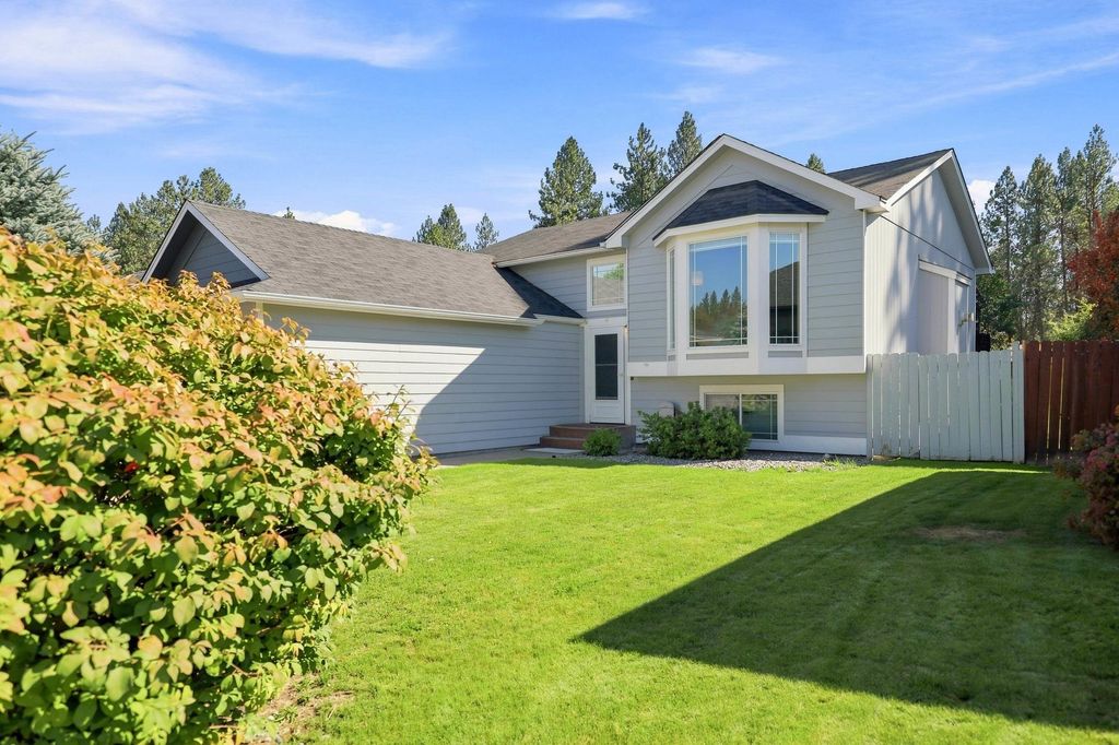 416 E Blackhawk Dr, Spokane, WA 99208