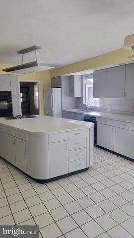 1028 OWL LN, Cherry Hill, NJ 08003