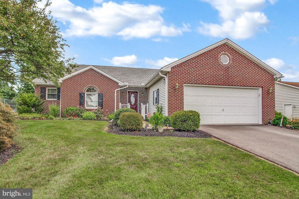 3650 ROCK CREEK DR, Dover, PA 17315