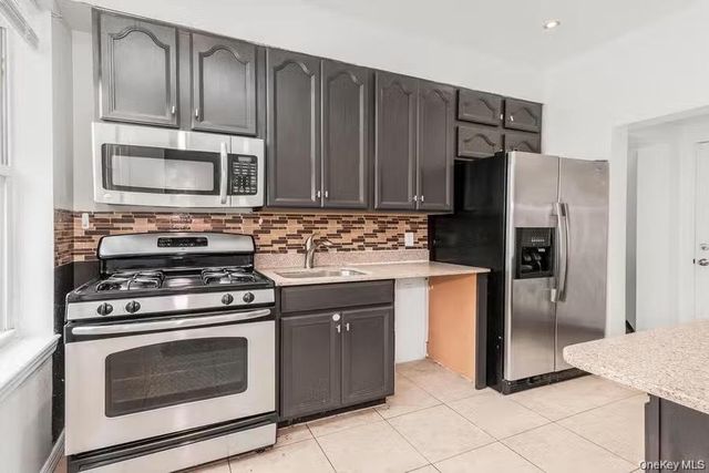 951 E 221st Street, Bronx, NY 10469