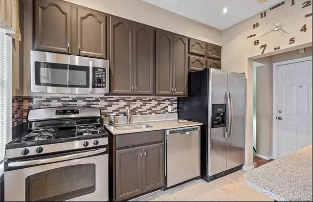 951 E 221st Street, Bronx, NY 10469