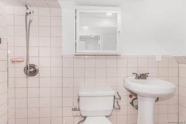951 E 221st Street, Bronx, NY 10469