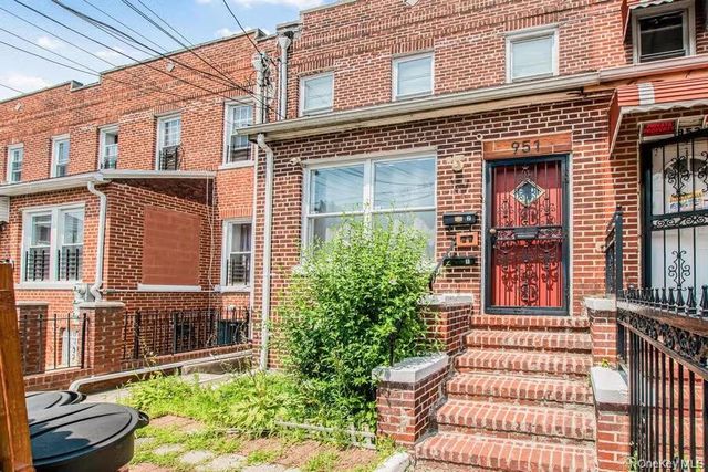951 E 221st Street, Bronx, NY 10469