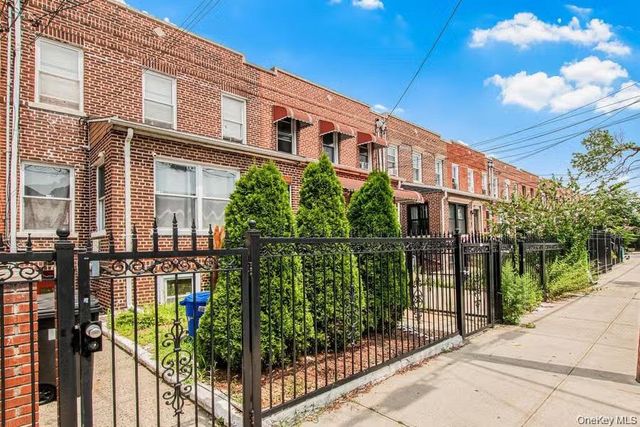 951 E 221st Street, Bronx, NY 10469