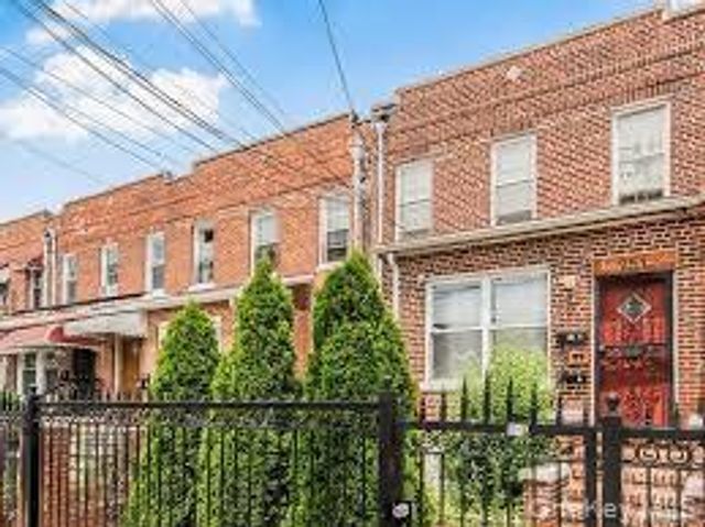 951 E 221st Street, Bronx, NY 10469