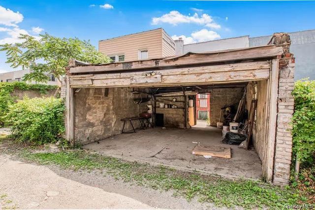 951 E 221st Street, Bronx, NY 10469