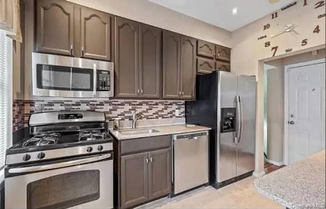 951 E 221st Street, Bronx, NY 10469