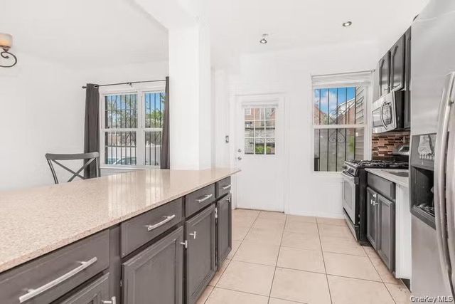951 E 221st Street, Bronx, NY 10469