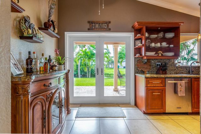 1190 SW 108th Way, Davie, FL 33324