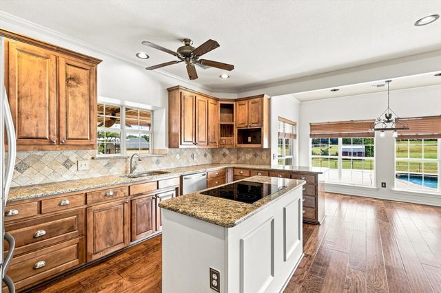 47 Preakness Place Road, Van Alstyne, TX 75495