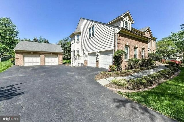 1088 SAFA ST, Herndon, VA 20170