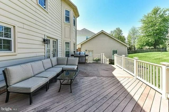 1088 SAFA ST, Herndon, VA 20170