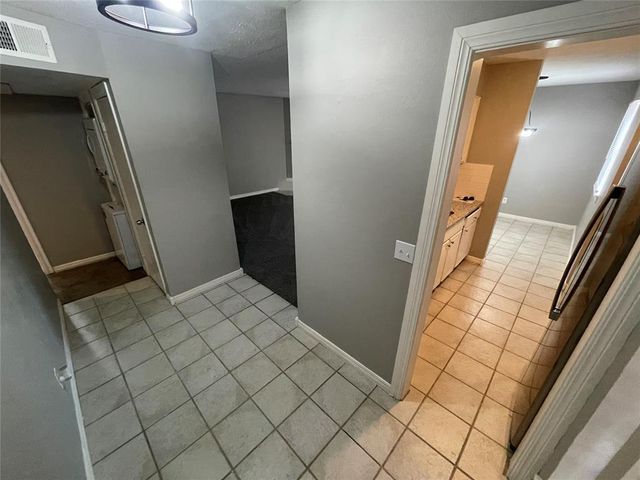 6724 N Meridian Avenue B, Oklahoma City, OK 73116