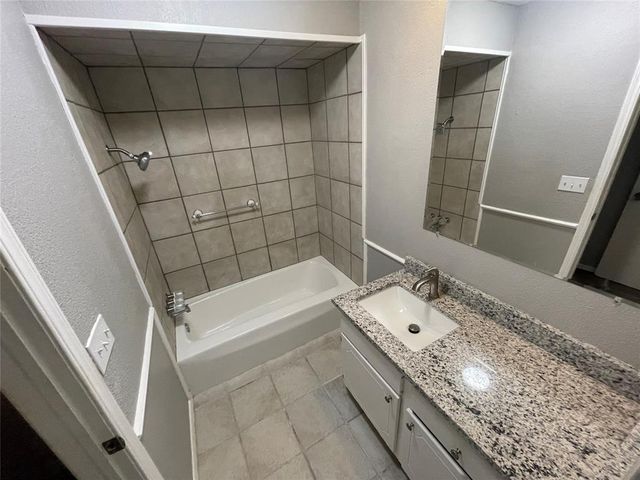 6724 N Meridian Avenue B, Oklahoma City, OK 73116