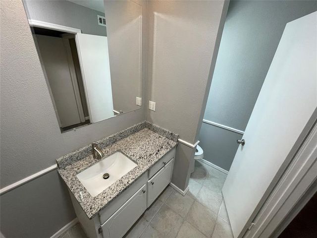 6724 N Meridian Avenue B, Oklahoma City, OK 73116