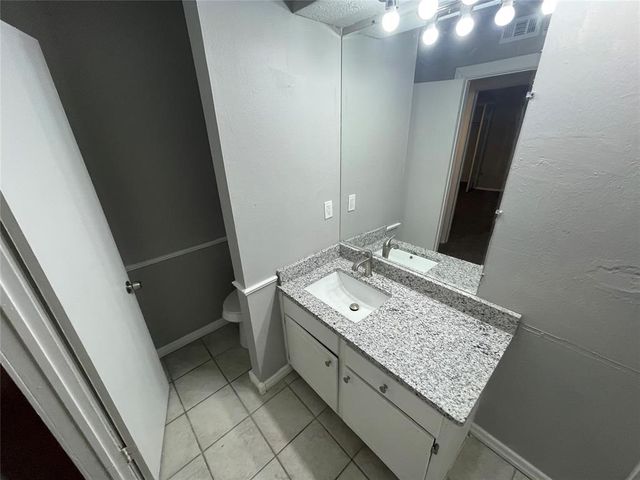 6724 N Meridian Avenue B, Oklahoma City, OK 73116