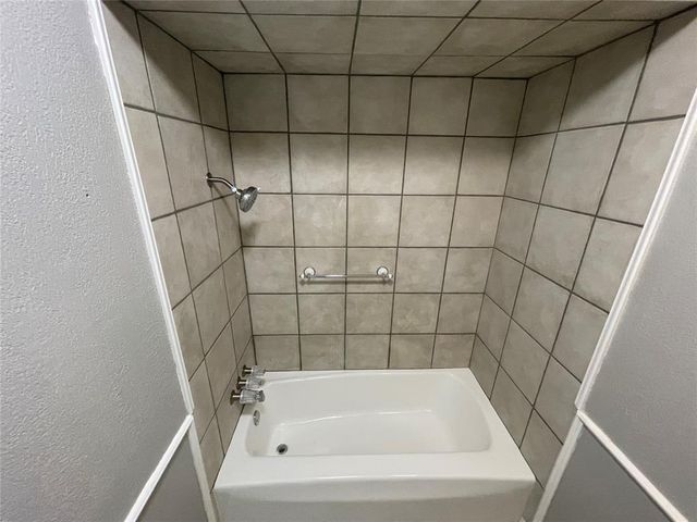 6724 N Meridian Avenue B, Oklahoma City, OK 73116