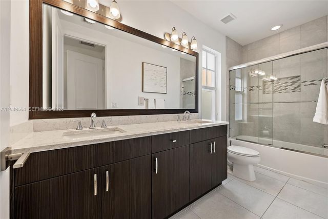 165 Bonnette Hunt Club Ln, Palm Beach Gardens, FL 33418