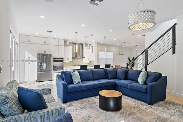 165 Bonnette Hunt Club Ln, Palm Beach Gardens, FL 33418