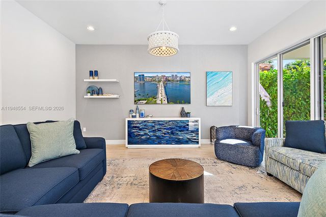 165 Bonnette Hunt Club Ln, Palm Beach Gardens, FL 33418