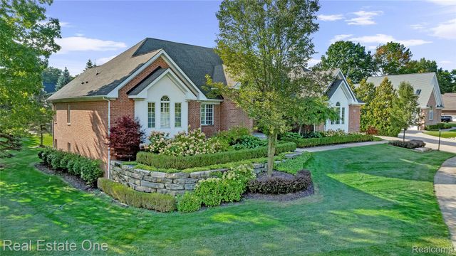 1937 Carsons Cove, Commerce Charter Township, MI 48390