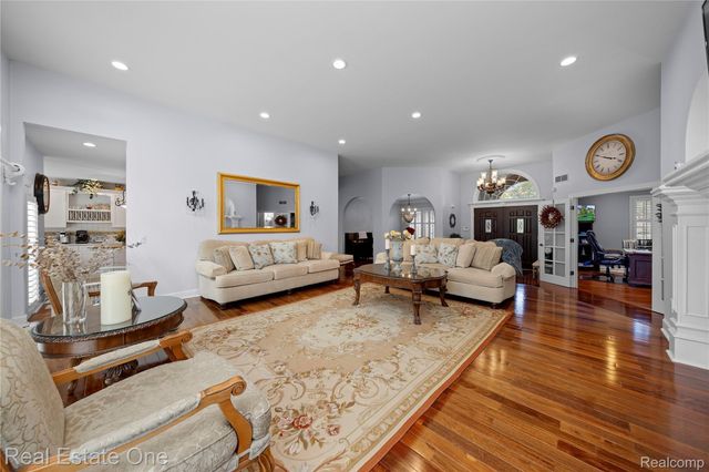 1937 Carsons Cove, Commerce Charter Township, MI 48390