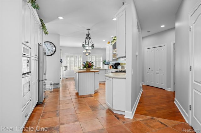 1937 Carsons Cove, Commerce Charter Township, MI 48390