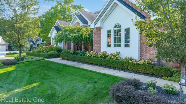 1937 Carsons Cove, Commerce Charter Township, MI 48390