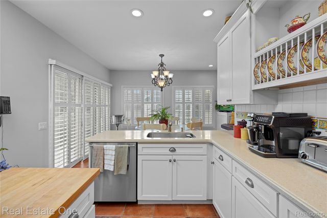 1937 Carsons Cove, Commerce Charter Township, MI 48390