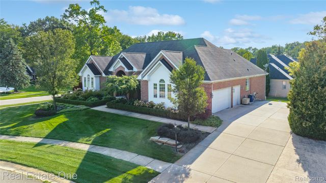 1937 Carsons Cove, Commerce Charter Township, MI 48390