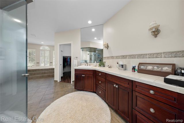 1937 Carsons Cove, Commerce Charter Township, MI 48390