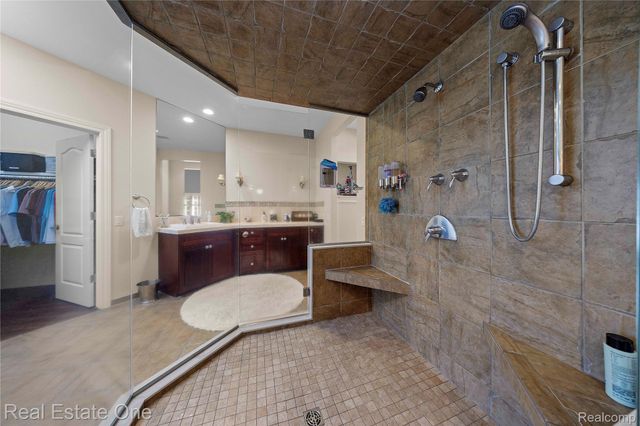 1937 Carsons Cove, Commerce Charter Township, MI 48390
