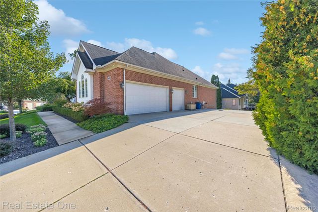 1937 Carsons Cove, Commerce Charter Township, MI 48390