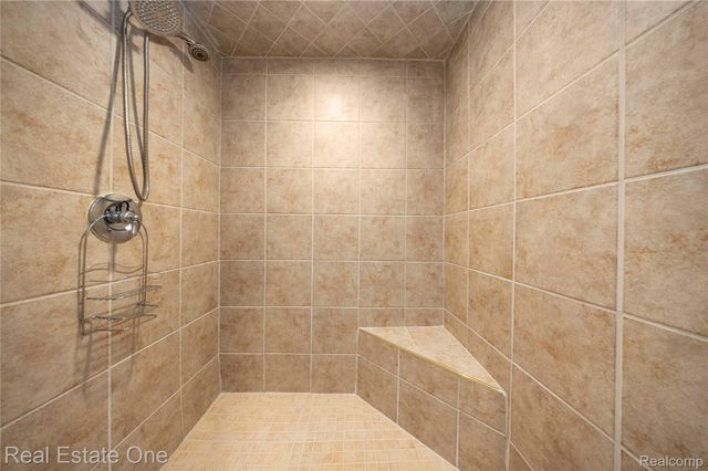 1937 Carsons Cove, Commerce Charter Township, MI 48390