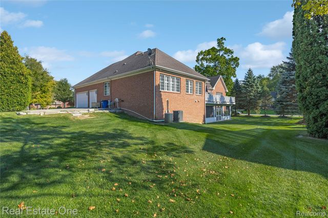 1937 Carsons Cove, Commerce Charter Township, MI 48390