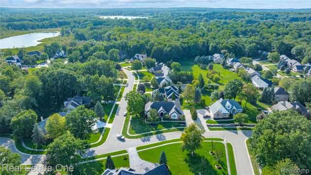 1937 Carsons Cove, Commerce Charter Township, MI 48390