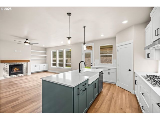 7236 Se BENEDICT St, Hillsboro, OR 97123